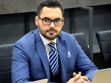 Юлиан Гроза 