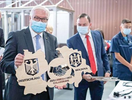 Президент Германии Франк-Вальтер Шайнмайер во время визита в Молдову посетил СЭЗ «Бэлць» и Инженерный колледж в Стрэшень