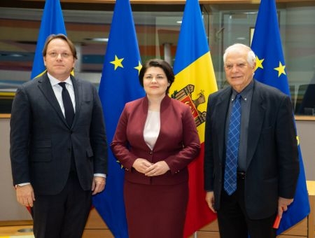 Оливер Вархели, Наталья Гаврилица, Жозеп Боррель