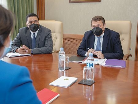 Роджерс Чавани  и Рубен Атоян на встрече с премьер-министром Молдовы