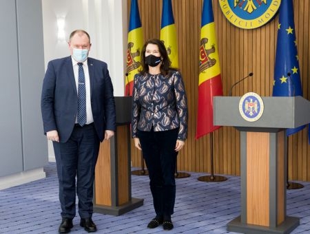 Аурелиу Чокой и министр иностранных дел Швеции Анн Линде