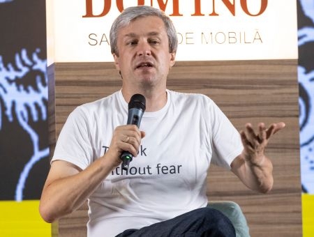 Антон Долин