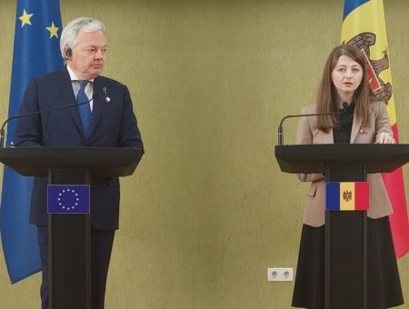 Еврокомиссар Дидье Рейндерс и министр юстиции  Вероника Михайлов-Морару